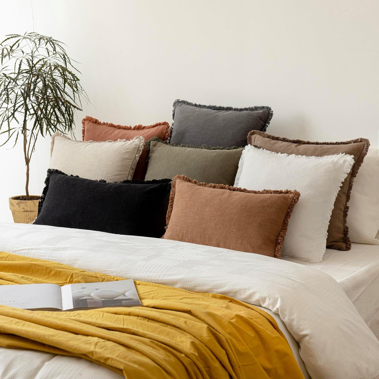 Foindtower Set of 2 Decorative Linen Fringe Throw Pillow Covers Cozy Boho Farmhouse Cushion Cover with Tassels Soft Accent Pillowcase for Couch Sofa Bed Living Room Home Decor, 26×26 Inch, Black