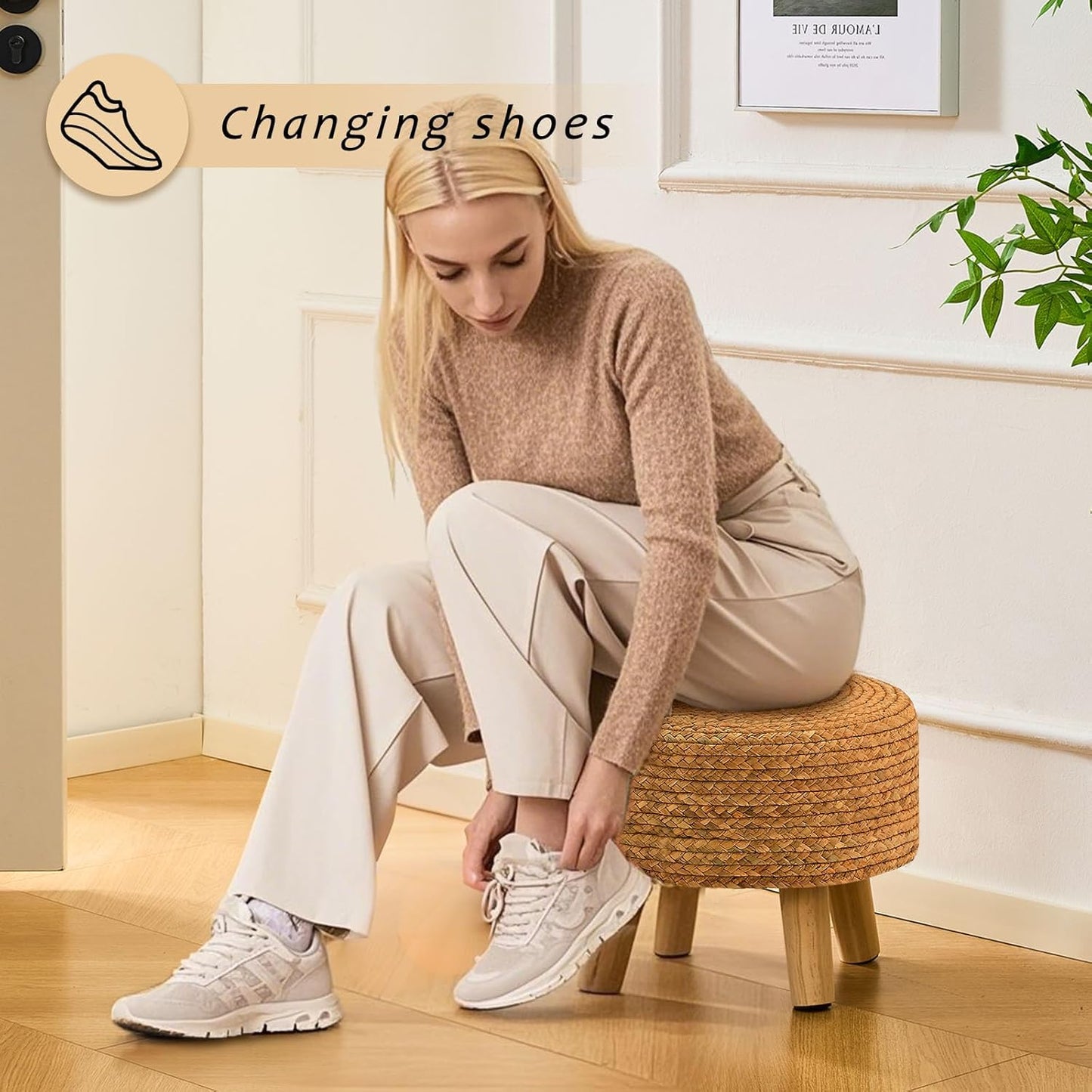 Handwoven Round Ottoman, Natural Water Hyacinth Outdoor Patio Pouf Seagrass Low Stool with Wood Legs, Soft Padded Footrest for Living Room Bedroom Garden, Natural