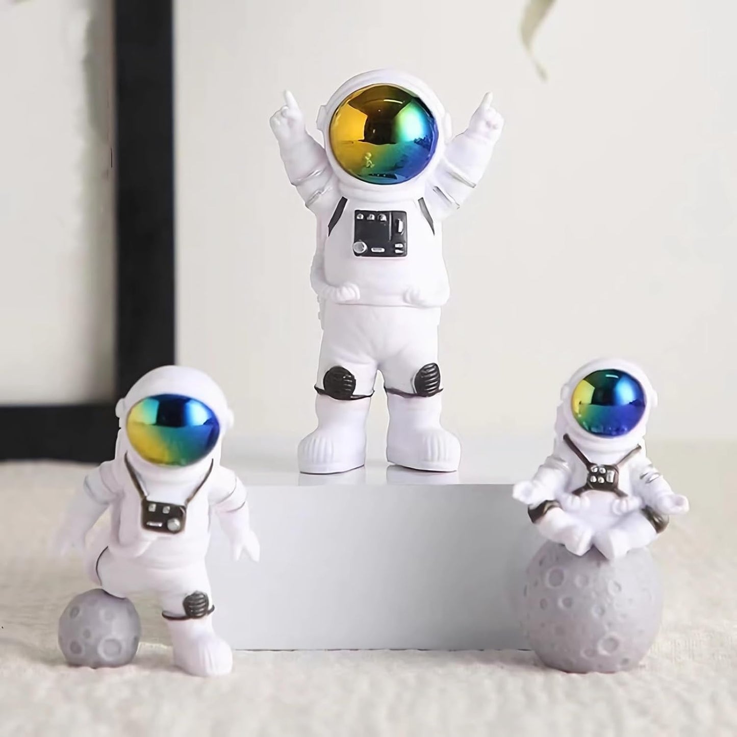 Gradient Astronaut Statues Set of 3, Space Theme Nursery Shelf Classroom Desk Decor Cake Toppers