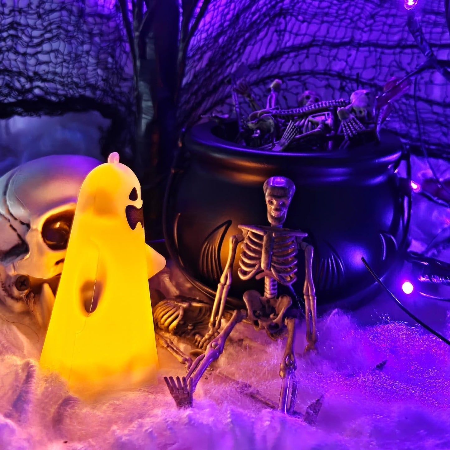 24 Pcs mini skeleton halloween decoration With hemp rope，6”small plastic posable halloween tiny skeleton figurines decor for Halloween Indoor Outdoor Graveyard Decor Haunted House Party Favors