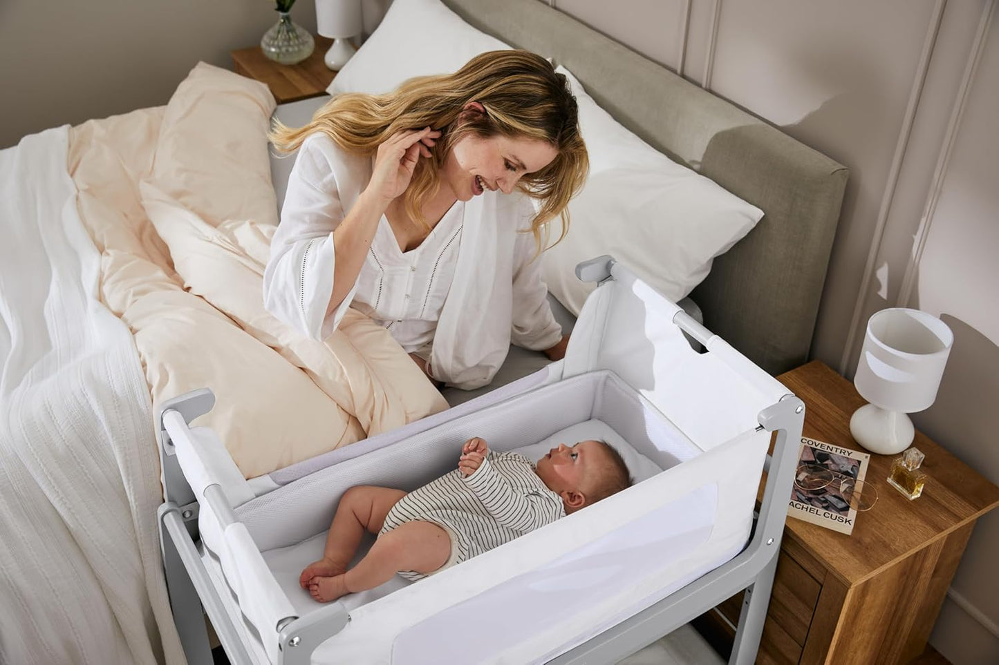 SnuzPod 4 Rocking Baby Bassinet Bedside Sleeper - Lightweight, Portable Bedside Bassinet, Lift Off Crib, Zip Down Wall, 3D Breathable Mattress, 6 Height Settings and Comfort Incline Mode, Dove