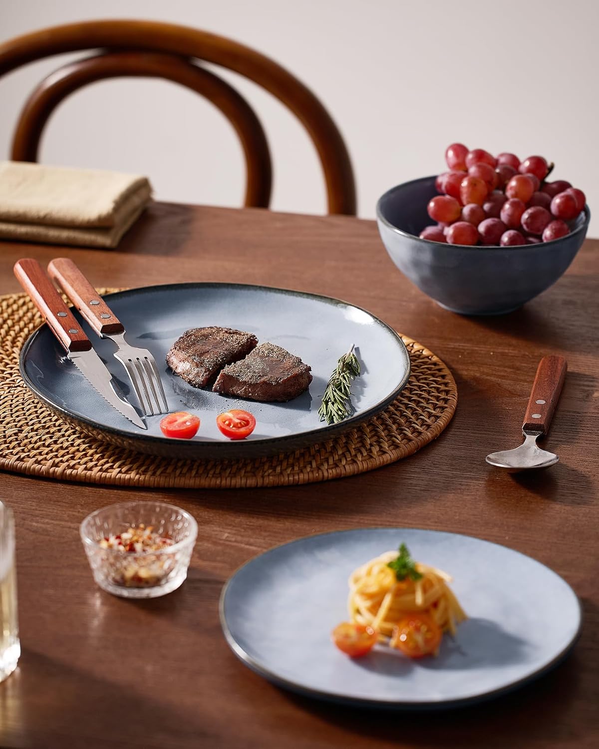 Famiware Dinnerware Sets for 8, Ocean Round 24-Piece Kitchen Plates and Bowls Sets, Reactive Glaze, Microwave and Dishwasher Safe, Scratch Resistant, Blue