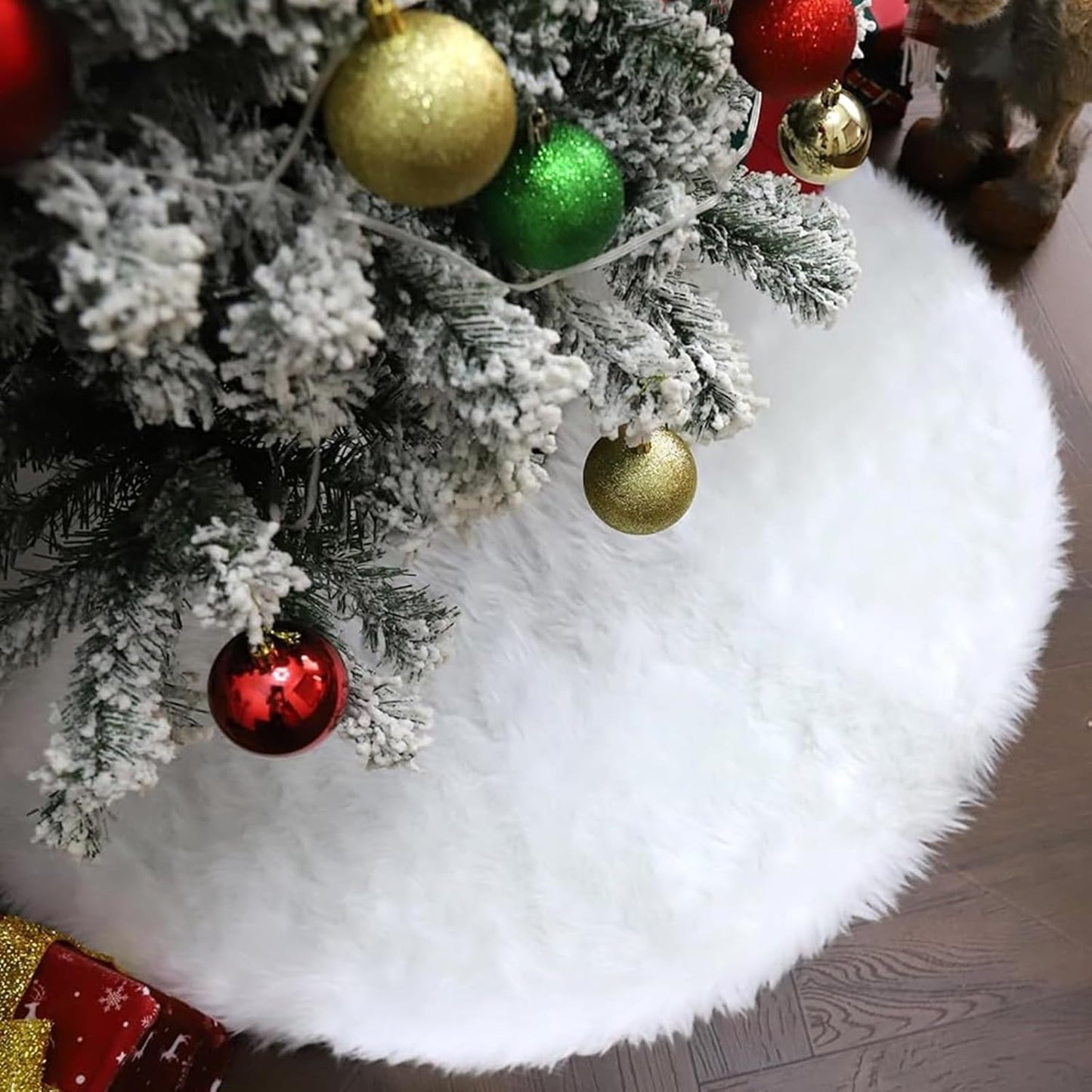 36 Inch Faux Fur Christmas Tree Skirt Soft Snow White Plush Tree Mat Christmas Decorations Fluffy Tree Skirts Xmas Holiday Party Indoor Decorations