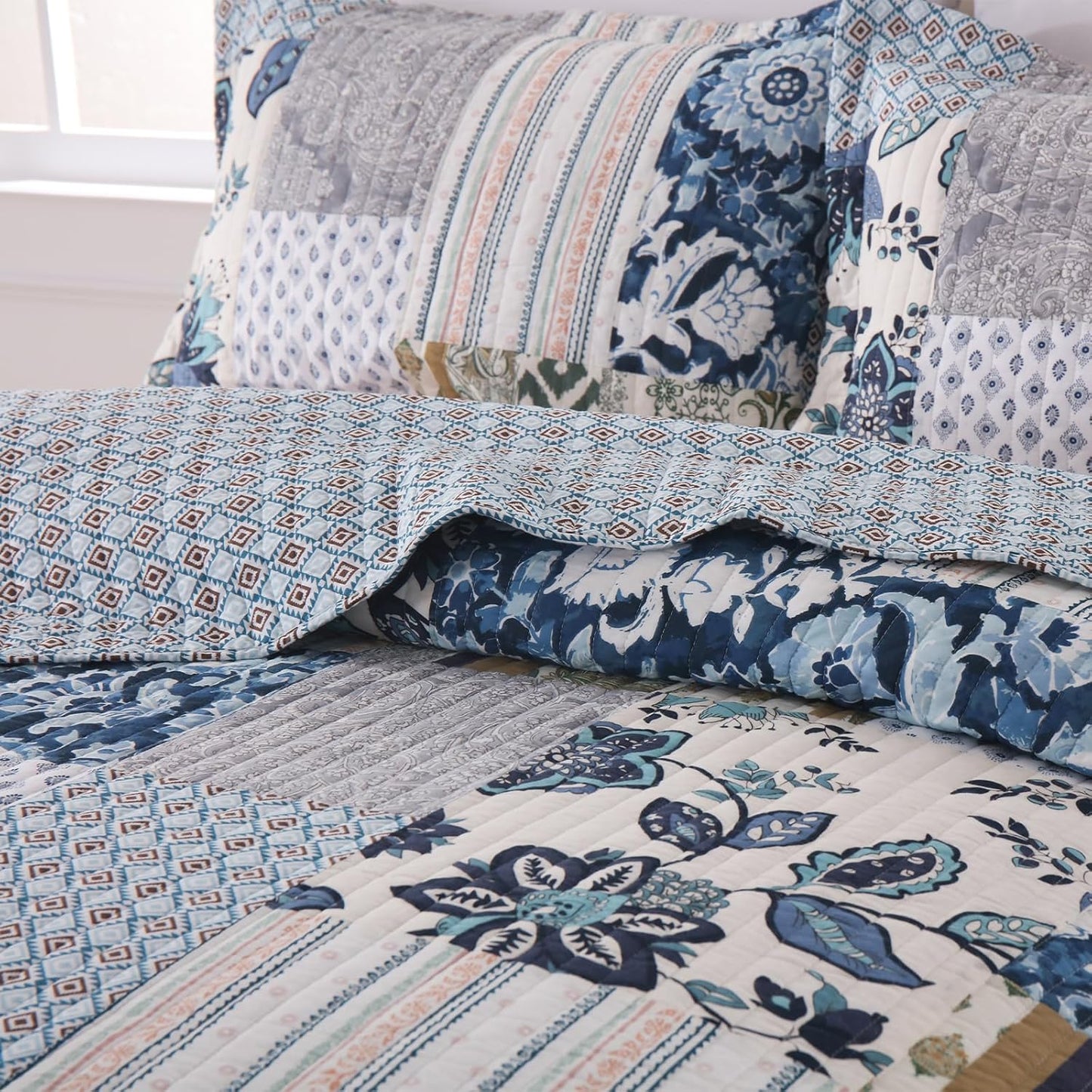 Yvooxny Queen Quilt Set Reversible Quilted Bedspread 3-Piece Lightweight Floral Real Patchwork Coverlet Bedding Set with Pillowcases for All Seasons, 98 * 90 Inches