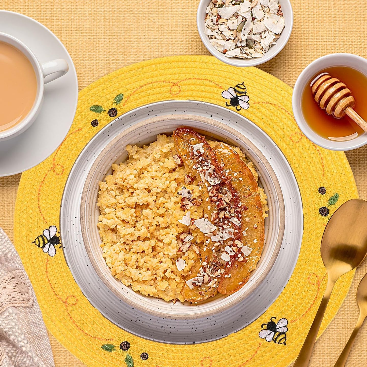 Whaline 4Pcs Round Placemats Bee Sunflower Embroidered Place Mats Bee Floral Dinner Table Mats for Home Spring Summer Holiday Birthday Baby Shower Party Decor