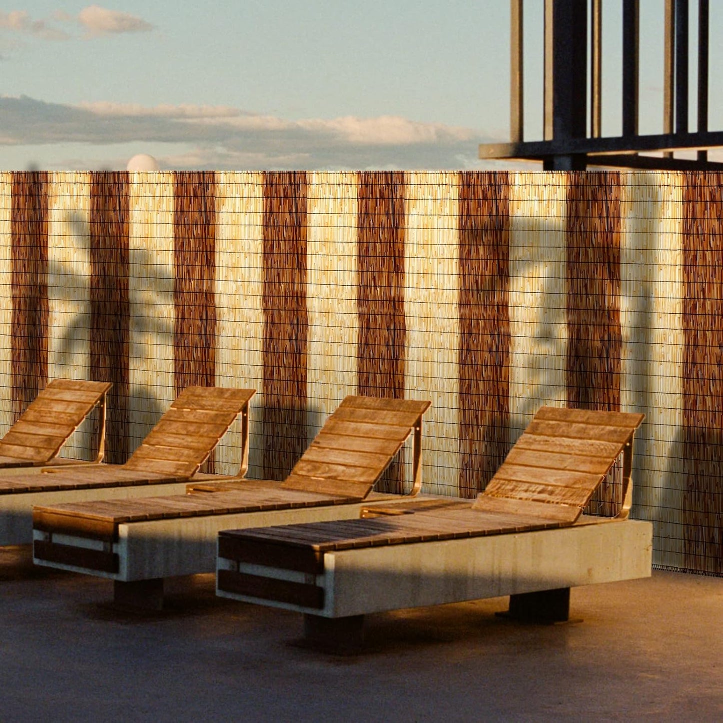 ZNCMRR Natural Reed Fencing Rolls,5.5FT X 16.4FT Balcony Screen Curtain Fence Covering Privacy Screen Fencing for Outdoor Backyard Patio（Stripy）