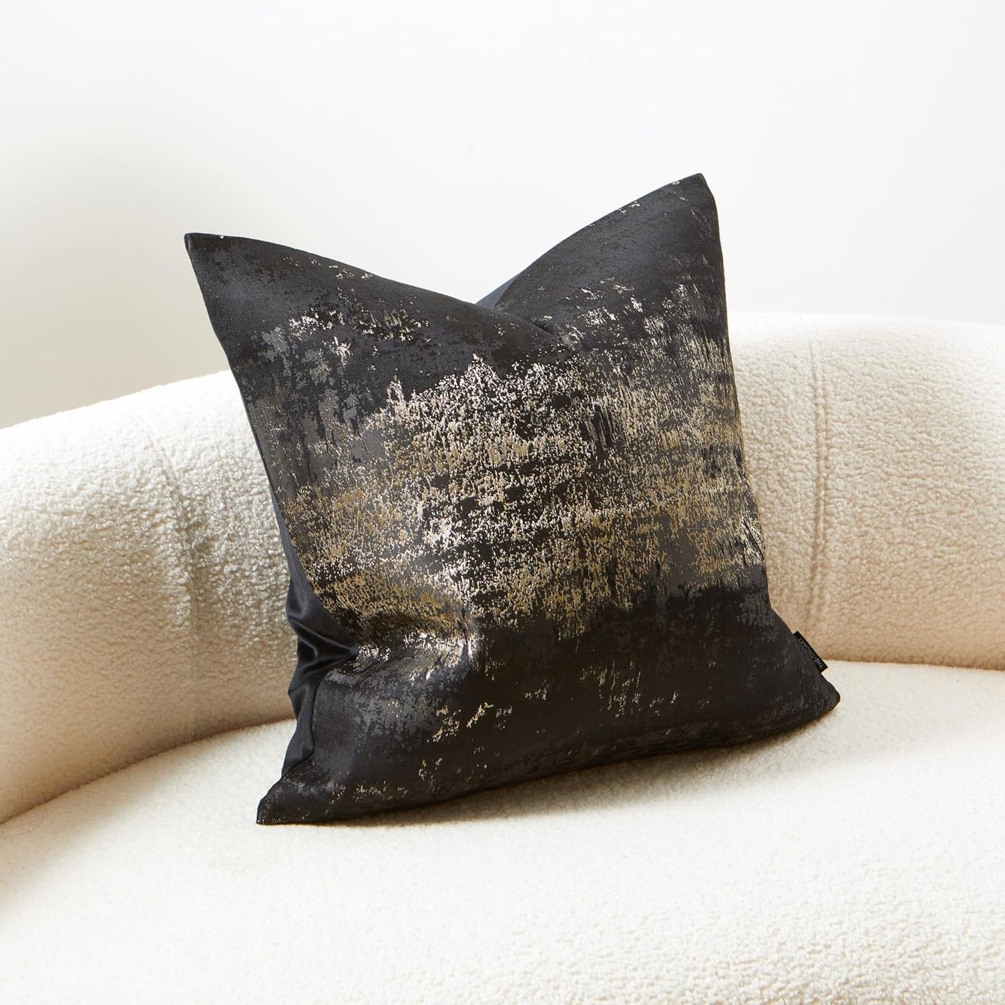 THE-TINOART Black & Gold Modern Luxury Pillow Cover 18x18 - Jacquard Embroidery with Metallic Thread, Reversible Decorative Throw Pillow Cover for Sofa/Bed, Velvet Backing