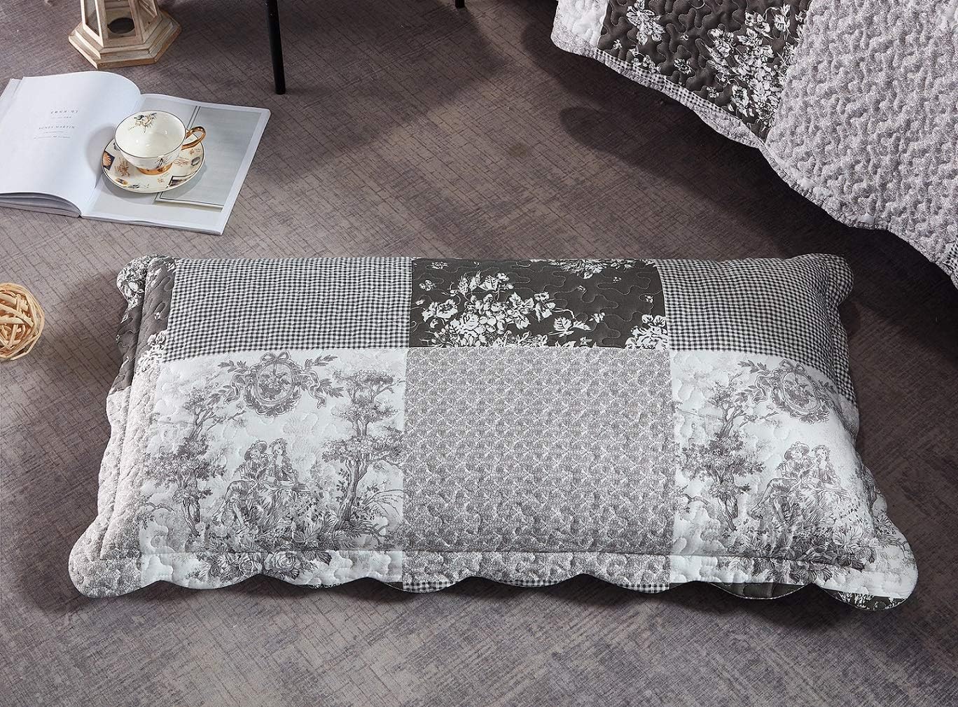 Brilliant Sunshine Grey Toile Floral Patchwork, 3-Piece Quilt Set with 2 Shams, Reversible Bedspread, Soft Lightweight Coverlet, All-Season, King, Grey