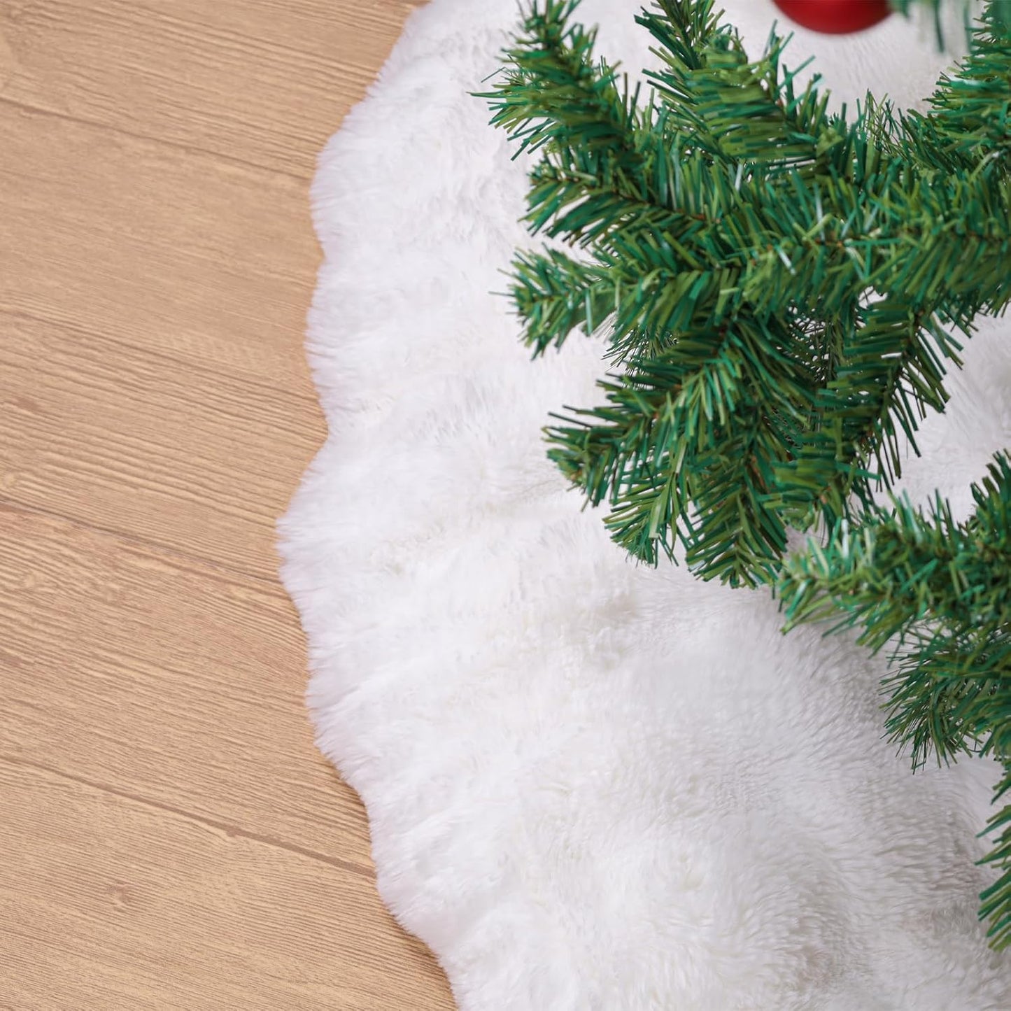 35 Inch Rabbit Fur Christmas Tree Skirt White Plush Skirt for Merry Christmas Party Christmas Tree Decoration