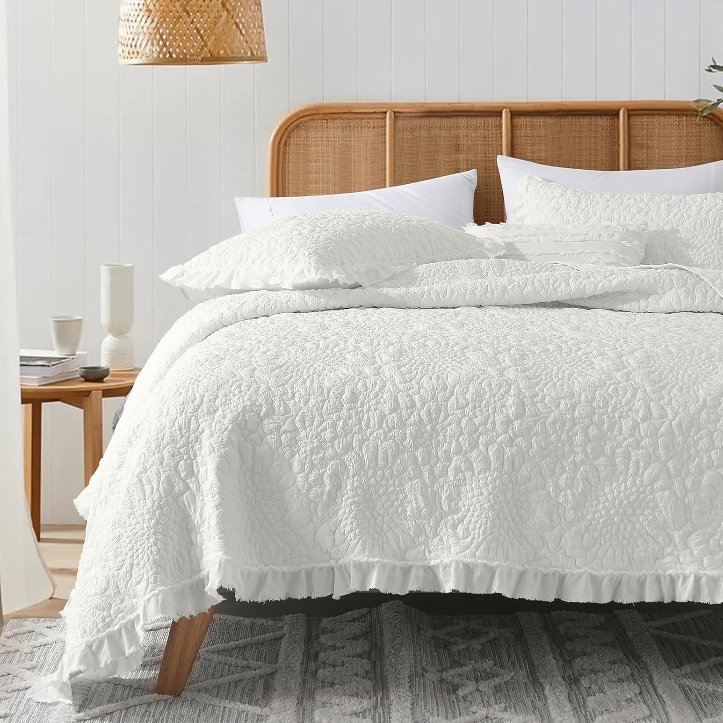 HORIMOTE HOME Cream White Ruffled Quilt Twin Size, Stone-Washed Microfiber Lightweight Crinkled Farmhouse Rustic Shabby Chic Bedding Set, 2 Pieces Reversible Bedspread with Pillow Sham for All Season