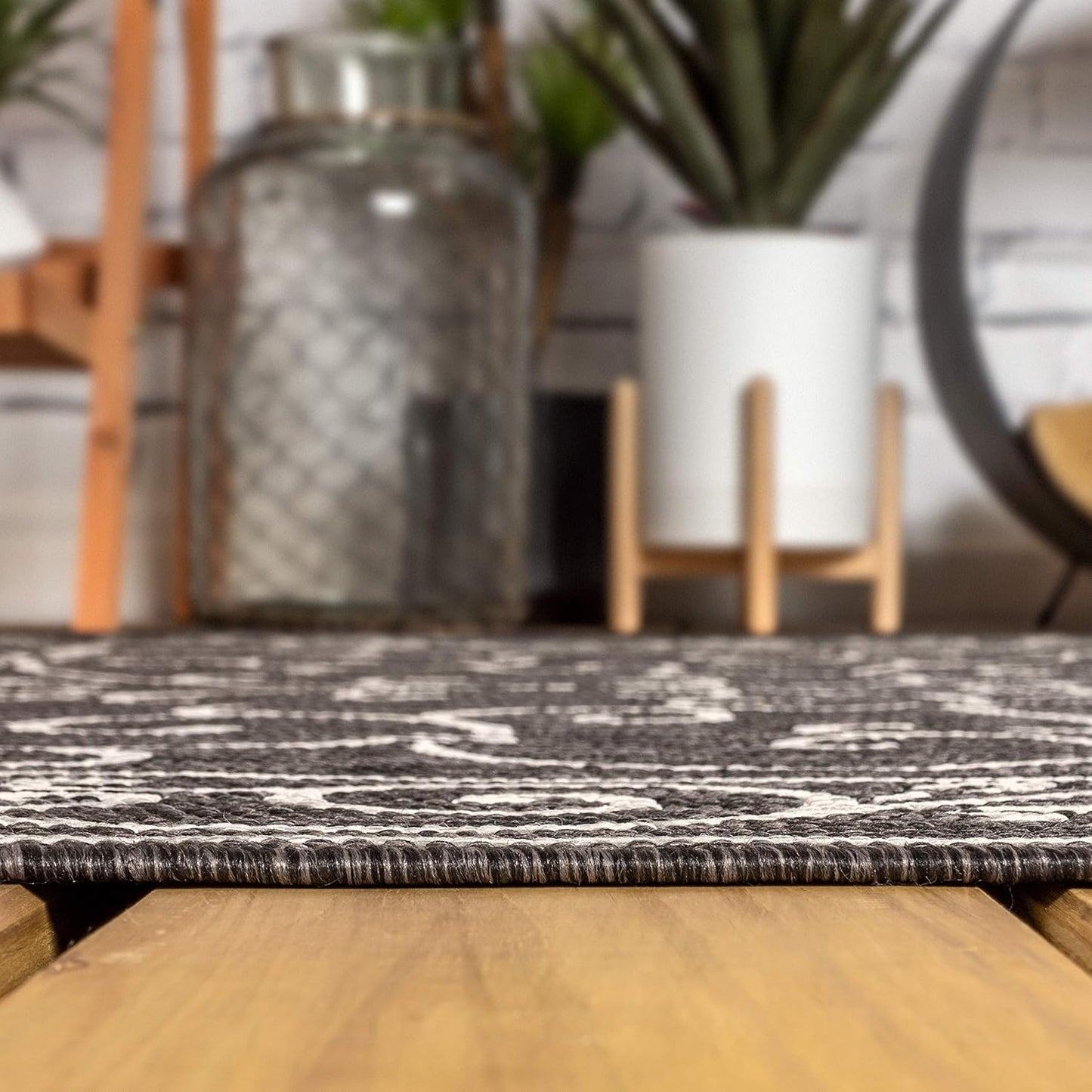 JONATHAN Y Vintage Filigree Indoor Outdoor Round Area Rug 9 Ft Black/Gray, Charleston Textured Weave for Backyard, Patio, Porch, Easy-Cleaning, High Traffic, Pet-Friendly, Non-Shedding (SMB106G-9R)