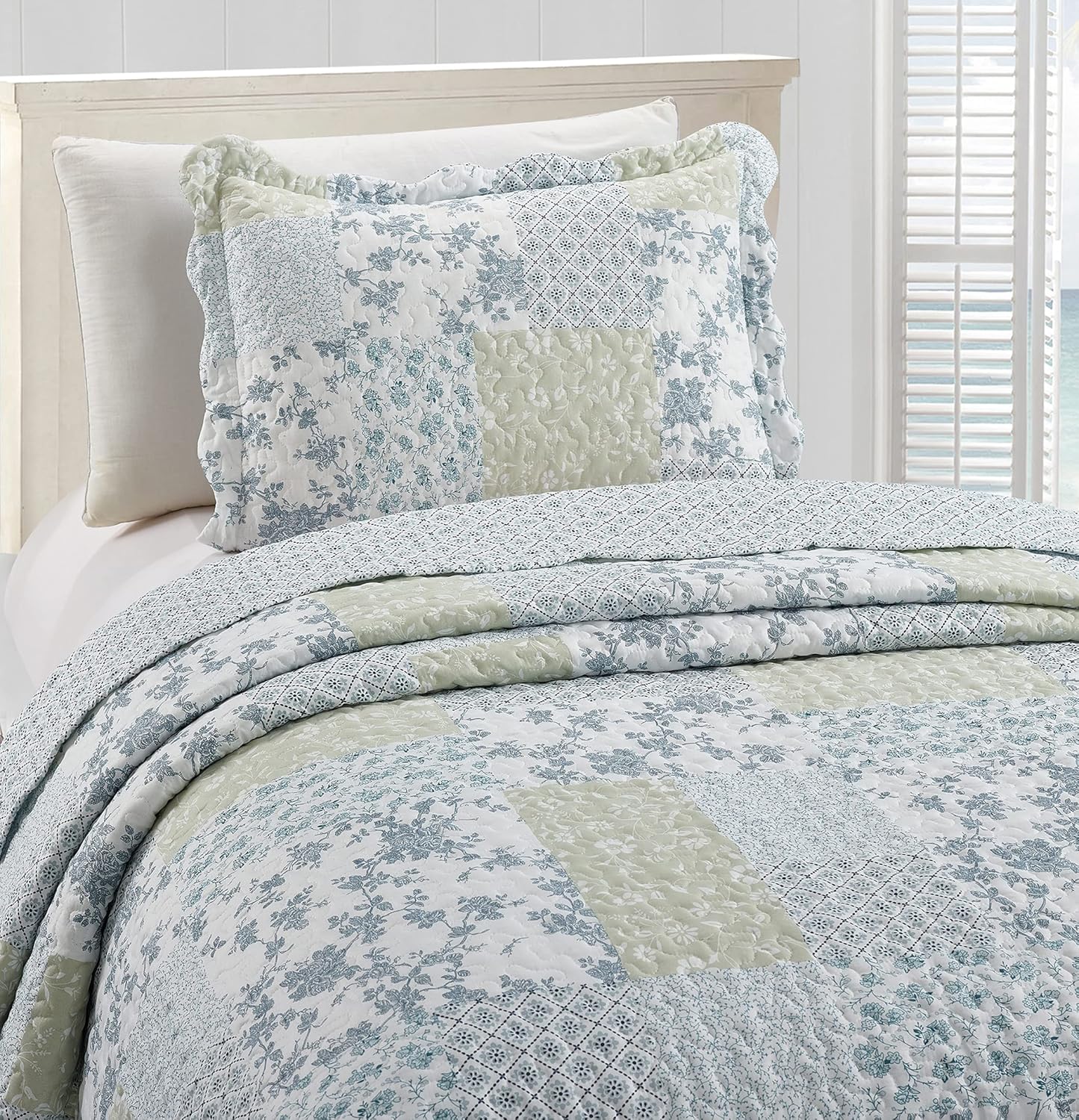 Brilliant Sunshine Multi Blue and Beige Floral Patchwork, 2-Piece Quilt Set with 1 Sham, Reversible Bedspread, Soft Lightweight Coverlet, All-Season, Twin, Blue White