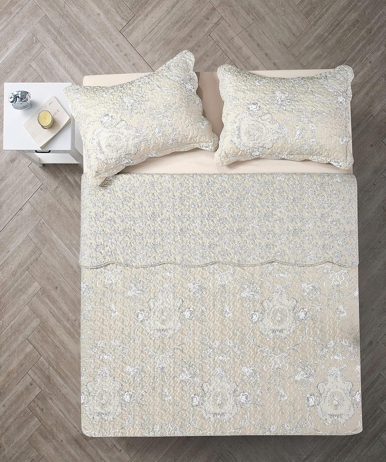 Brilliant Sunshine Classic Grey Floral Toile in Beige Background, 3-Piece Quilt Set with 2 Shams, Reversible Bedspread, Soft Lightweight Coverlet, All-Season, Full/Queen, Beige