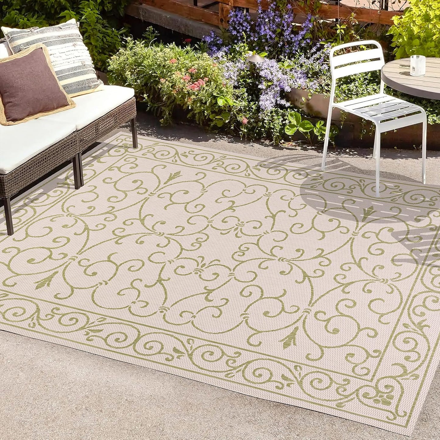 JONATHAN Y Vintage Filigree Indoor Outdoor Area Rug 4X6 Cream/Green, Charleston Textured Weave for Backyard, Patio, Porch, Easy-Cleaning, High Traffic, Pet-Friendly, Non-Shedding (SMB106I-4)
