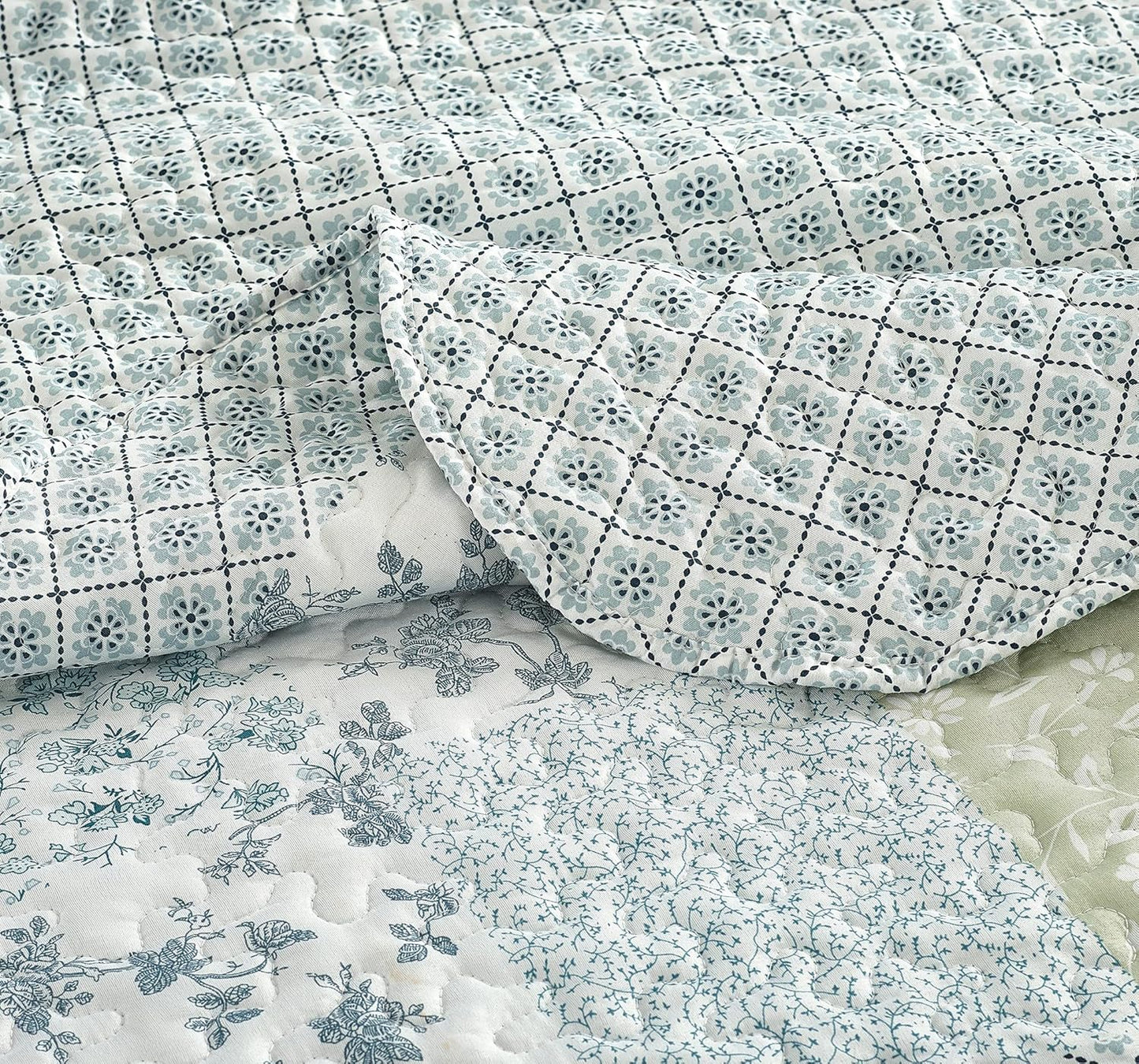 Brilliant Sunshine Multi Blue and Beige Floral Patchwork, 3-Piece Quilt Set with 2 Shams, Reversible Bedspread, Soft Lightweight Coverlet, All-Season, King, Blue White